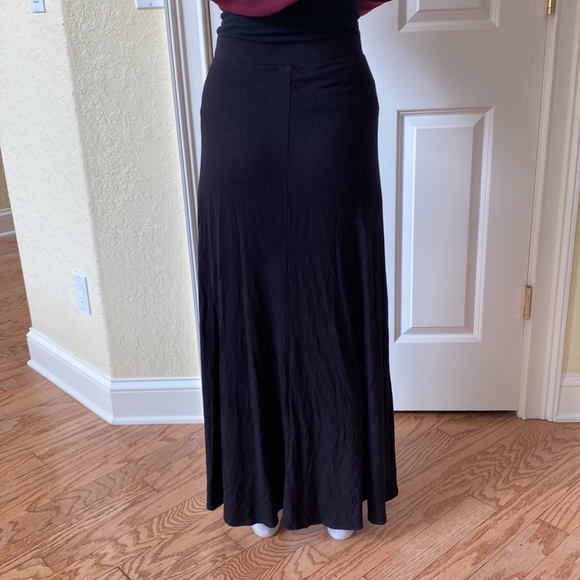 Long black skirt with slit at front.  Elastic waist band.  Medium - Picture 4 of 4